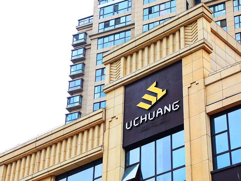 溧阳市平陵中路266号金顶名都商业街上河城北大门正对面